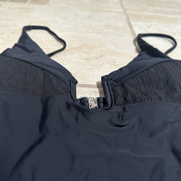 WOMENS U wired one piece swim suit with ruching - Picture 6 of 9